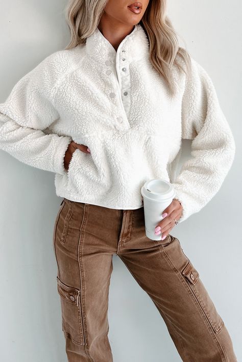 SELF & LINING: 100% POLYESTER. CONTRAST: 100% POLYAMIDE Model Wearing Size Small Color: White Sherpa/Teddy Knit Snap-Button Detail Long Sleeves Zippered Pockets Boxy Fit Cropped Length Lined Pullover Has Stretch 18“ Armpit To Sleeve End 8.5" Armpit To Hemline For Model Size Specs Please Check Size Charts Launched: 8/25/24 Cold Outfit Inspiration, Cute Clothes For Winter, Teddy Pullover Outfit, Teddy Sweater Outfit, Cute Winter Outfits For Teens, Sherpa Pullover Outfit, Fuzzy Jacket Outfit, Sherpa Texture, Sherpa Jacket Outfit