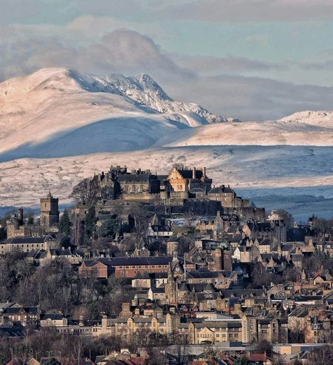 Charles McGuigan on Twitter: "Sorry I have to stop and take this picture when my city looks so beautiful. Stirling Castle looking magnificent as always. @VisitScotland @StirlingAWS @BeingScots @StormHour @Scottish_Banner @ScotsMagazine @ScotNational @3LeggedThing @Haidafilter… https://t.co/fqHDQSwKxk" Winter City Break, Scotland Aesthetic, Wallace Monument, Stirling Scotland, European Bucket List, Jonathan Smith, Stirling Castle, Isle Of Harris, Castle Mansion