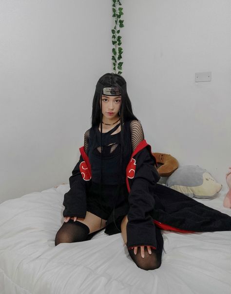 Anime cosplay Itachi Cosplay Female, Fem Itachi, Itachi Uchiha Cosplay, Naruto Halloween Costumes, Sasuke Costume, Fem Cosplay, Akatsuki Cosplay, Itachi Cosplay, Naruto Cosplay