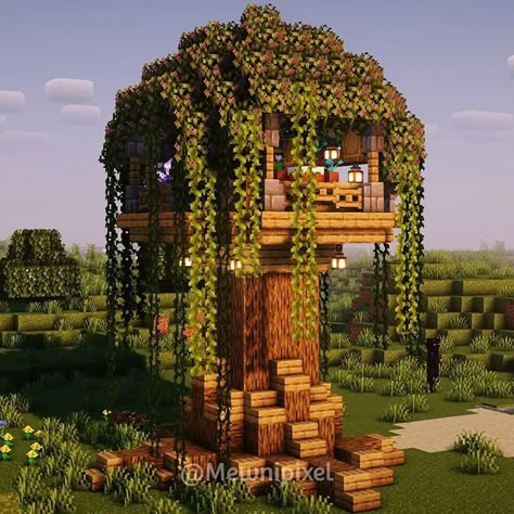 Cool Treehouse Minecraft Big Treehouse Minecraft, Minecraft Treehouses Interior, Minecraft House With Tree Inside, Small Tree House Minecraft, Dark Oak Treehouse Minecraft, Simple Minecraft Treehouse, Minecraft Small Treehouse, Fun Things To Do In Minecraft Survival, Treehouse Ideas Minecraft