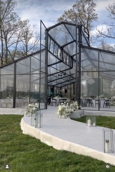 Wedding Venue Greenhouse, Glasshouse Wedding Decor, Wedding Venue Grooms Suite, Greenhouse Wedding Venue Ideas, Glass Wedding Venues, Garden Wedding Tent, Glasshouse Wedding, Easy Outdoor Projects, Tent Weddings