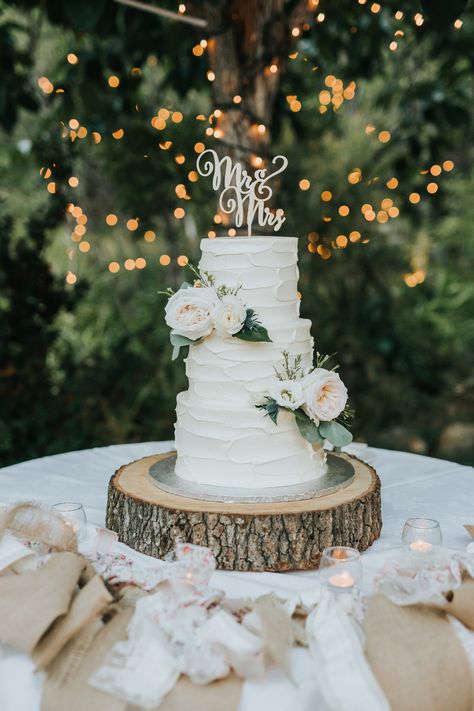 Outdoor Wedding Cakes, Summer Wedding Cake Ideas, Woodsy Wedding Cake, Farmhouse Wedding Cake, Wedding Cake Forest, Summer Wedding Cake, Outdoor Wedding Cake, Barn Wedding Cakes, Perfect Wedding Cake