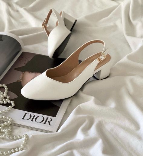 Elegant Shoes Heels, The Old Money Aesthetic, Heels Aesthetic, Work Shoes Women, Fashion Shoes Heels, Shoes Heels Classy, Classy Shoes, Elegant Heels, Stunning Shoes