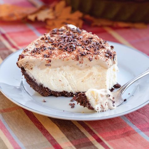 Tiramisu Pie Recipe, Tiramisu Pie, Decadent Tiramisu, Wedding Pies, Tiramisu Recipes, Yummy Pies, Victoria Magazine, Seasonal Desserts, Chocolate Graham Crackers