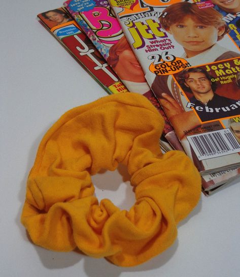 80s Scrunchies, Scrunchies Aesthetic, Aesthetic 80s, Egg For Hair, 80s Hair, Silk Velvet Fabric, Velvet Scrunchie, 80s Aesthetic, Retro Accessories