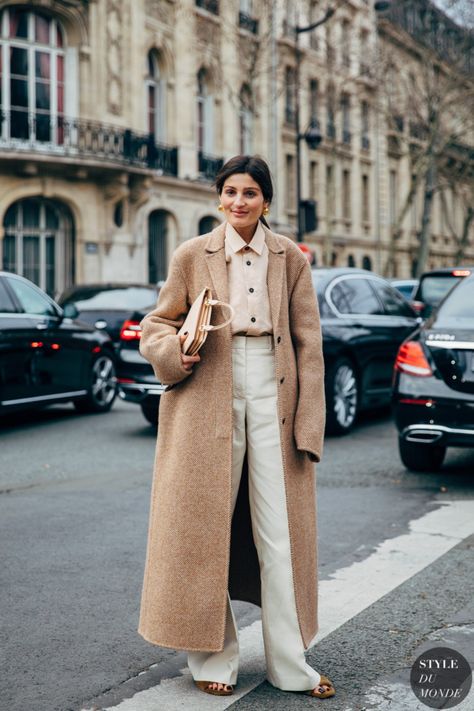 Paris FW 2019 Street Style: Irina Linovich Minimal Sweater, Reportage Photography, Winter Lookbook, Style Inspiration Winter, Fashion Week Street Style, Street Chic, Winter Fashion Outfits, Work Casual, Fashion Photo