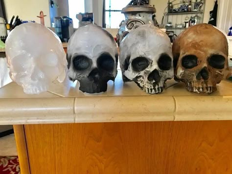 Milk Jug Skulls, Decoration Hall, Diy Skulls, Halloween Props Diy, Cartoon Birds, Adornos Halloween, Scary Halloween Decorations, Easy Diy Halloween, Halloween Contest