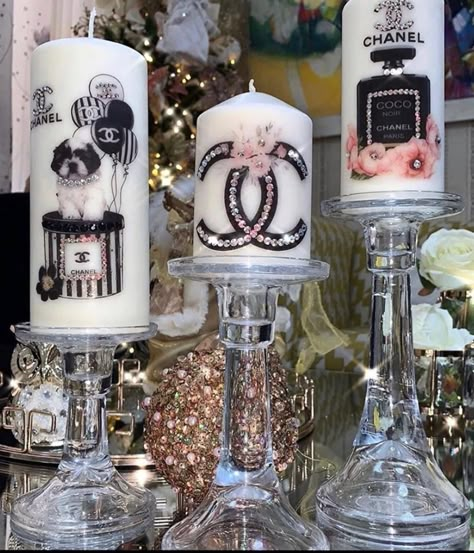 Chanel Inspired Bathroom, Chanel Table Decor, White Glam Room, Diy Chanel Candle, Chanel Candles, Chanel Inspired Room, Chanel Bedroom, Chanel Diy, Repurposed Candle Holders