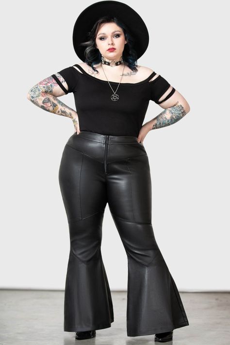 Goth Cottagecore Fashion Plus Size, Gothic Fits, Plus Size Goth Clothes, Puppy Girl, Dark Skin Models, Goth Outfit Ideas, Plus Size Goth, Fierce Fashion, Memoir Writing