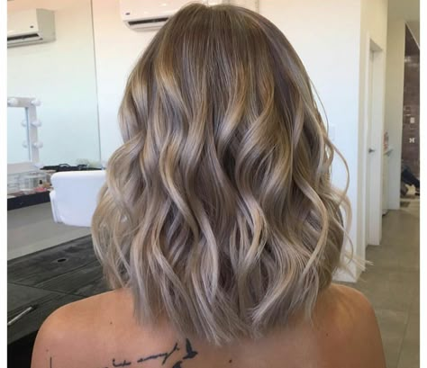 Natural Light Brunette Hair, Fall Dark Blonde Hair Color, Mushroom Blonde Short Hair, Cool Neutral Hair Color, Medium Blonde Hair Color Ideas Shades Ash Brown, Ashy Bronde Balayage Short Hair, Fall Dark Blonde Hair, Light Brown Medium Length Hair, Balayage Hair Shoulder Length