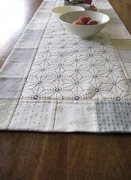 Bunka Embroidery, Broderie Anglaise Fabric, Sashiko Pattern, Japanese Quilts, Sashiko Embroidery, Quilted Table Runner, Japanese Embroidery, Japanese Textiles, Quilted Table Runners