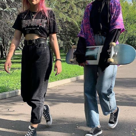 9,784 Likes, 19 Comments - @grungeclowd on Instagram: “Do you even skate?🤟🏻⁠⠀ Follow @grungeclowd for more 👄⁠⠀ -⁠⠀ Cr: @yoahroads 💀⁠⠀ -⁠⠀ Other Account…” Vintage Street Style, Street Style Fashion, Pink Hair, Style Fashion, Street Style, Hair, Pink