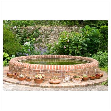 GAP Photos - Garden & Plant Picture Library - Circular brick pond surrounded by succulents in terracotta containers. Sandhill Farm House, Hampshire. - GAP Photos - Specialising in horticultural photography Brick Pond, Raised Pond, Water Fountain Design, Fish Pond Gardens, English Garden Design, Small Water Features, Diy Garden Fountains, Small Courtyard Gardens, North Garden