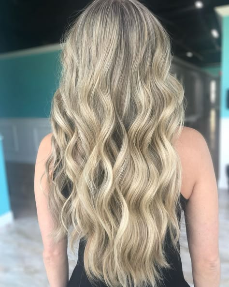 Long Blonde Wavy Hairstyles, Prom Curled Hair Down, Confirmation Hairstyles Curls, Grad Hair Styles Long Hair, Curled Hair For Long Hair, Loose Wavy Curls Long Hair, Curled Hair For Pictures, Wavy Homecoming Hairstyles, Grad Hair Down