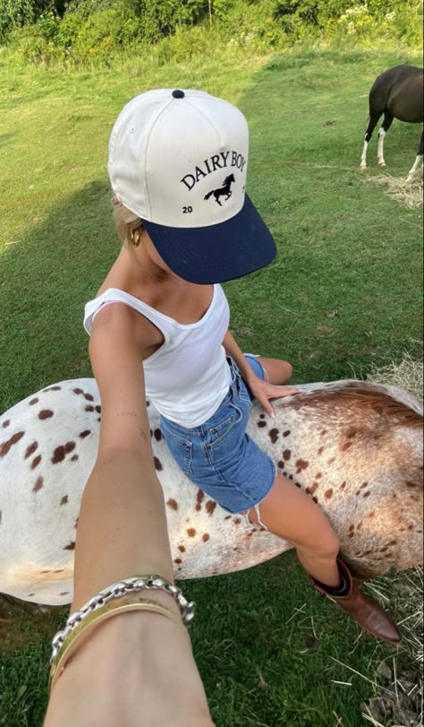 Horseback Riding Aesthetic, Traje Cowgirl, Miley Stewart Summer, Dairy Boy, Cowgirl Era, Farm Aesthetic, Costal Cowgirl, Miley Stewart, Cowboy Like Me