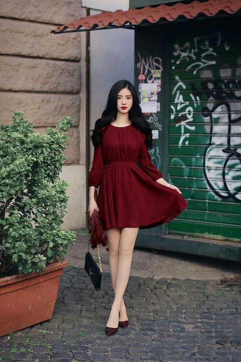 Girl Fashion Style, Fashion Kawaii, Cute Skirt Outfits, Kpop Fashion Outfits, Everyday Dresses, Kawaii Girl, Western Dresses, How To Look Classy, Asian Style