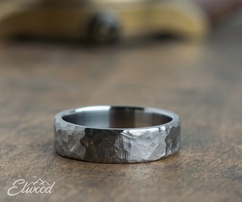 Hammered Titanium Ring Industrial Modern Ring Minimalist - Etsy Australia Ring Industrial, Hammered Ring Men, Mens Silver Wedding Bands, Jewelry Making Rings, Minimalist Silver Ring, Titanium Rings For Men, Female Hands, Gray Ring, Men's Wedding Rings