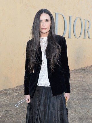 Demi Moore Hair, Dark Hair Inspiration, Brunette Celebrities, Long Hair Brunette, Cool Women, Age Is Just A Number, Hair Brunette, I Like Her, Dramatic Classic