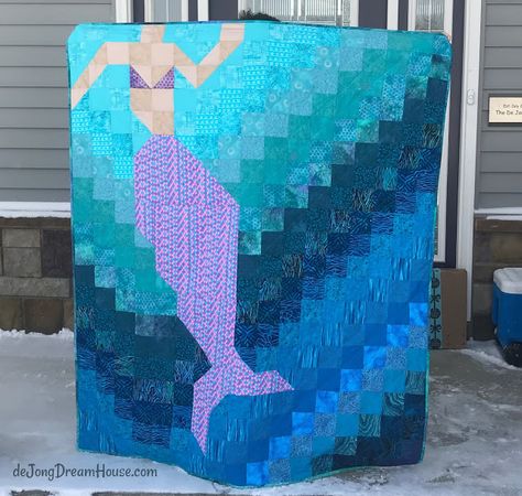 Mermaid Quilt Ideas, Mermaid Quilt, Nautical Quilt, Beach Quilt, Sewing Spaces, Mermaid Pattern, Spiral Design, Pretty Quilt, Girls Quilts