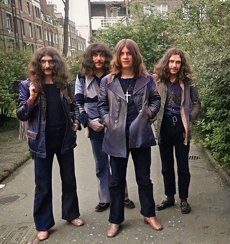 https://www.instagram.com/p/CJ4awmbMTYC/?igshid=1ncy25xdqfu71 Ozzy Osbourne Black Sabbath, Arte Heavy Metal, Geezer Butler, Music Passion, British Steel, Classic Rock Bands, Famous Musicians, Birmingham England, Rock N Roll Music