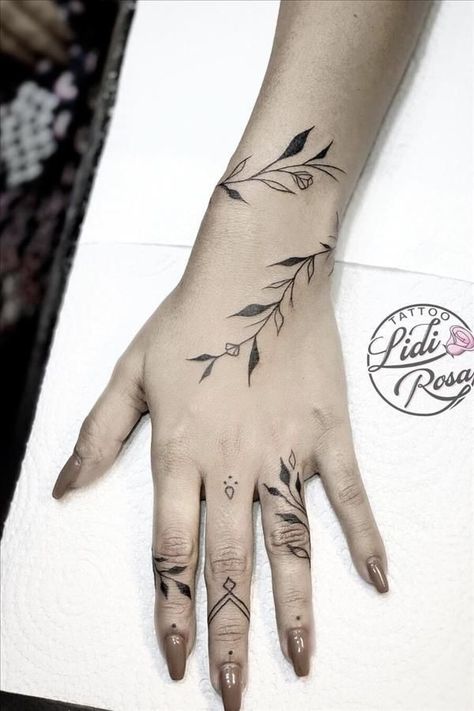 Finger Wrist Tattoo, Tattoo For Hope, Boho Finger Tattoos, Inside Finger Tattoo, Vine Finger Tattoos, Small Finger Tattoo Ideas, Unique Finger Tattoos, Flower Finger Tattoo, Cool Finger Tattoos