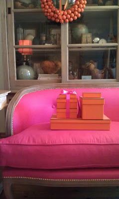 hot pink couch and hermes orange Pink Settee, Pink Couch, Tout Rose, Pink Sofa, Orange Boxes, Tickled Pink, Everything Pink, My New Room, Color Inspiration