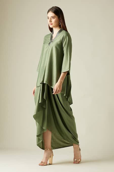 Buy Green Cotton Silk Embroidery Bead Asymmetric Tunic And Draped Skirt Set For Women by Aakaar Online at Aza Fashions. Asymmetric Tunic, Green Tunic, Elegant Embroidery, Draped Skirt, Indian Bridal Outfits, Designer Dresses Casual, Power Dressing, Silk Tunic, Fern Green