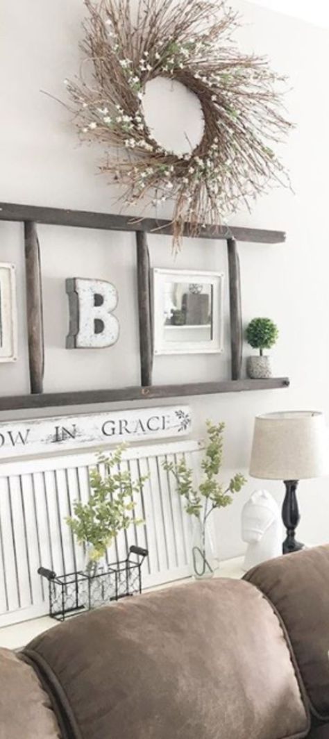 Gorgeous farmhouse style decorating ideas - love the old ladder and farmhouse wreath on the wall! Farmhouse Style Decorating Ideas, Shabby Chic Farmhouse Living Room, Vintage Corbels, Apartment Living Room Decor, Cocina Shabby Chic, Farmhouse Living Room Ideas, Country Chic Decor, Modern Farmhouse Living Room Decor, Farmhouse Living Room Decor