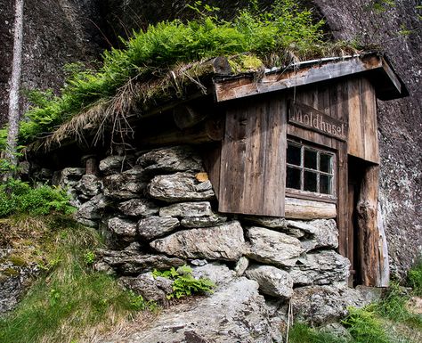 Grandfather's Mountain Cabin in Rogaland Fylke, Norway - Moldhuset=The Earth/Soil House | Photo by Johannes Grødem "skrytebane" via Flickr Turf House, Mountain Hut, Stone Cabin, Underground Homes, House Photo, Cottage Cabin, Hobbit House, House On The Rock, Terraria