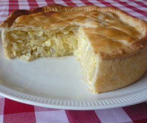 Cheese and onion pie Camembert Recipes, Cheese And Onion Pie, Slab Pies, Homemade Pie Recipes, Egg Pie, Onion Pie, Savoury Bakes, British Foods, British Dishes