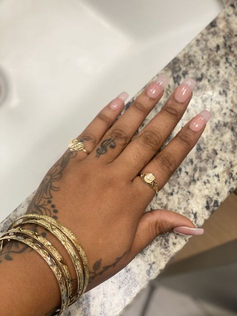 Rings On Black Women Hands, Rings On Black Women, Gold Jewelry Black Women, Xoxo Jewelry, Girl Nails, Cute Ear Piercings, Classy Acrylic Nails, Piercings Jewelry, Jewelry Accessories Ideas