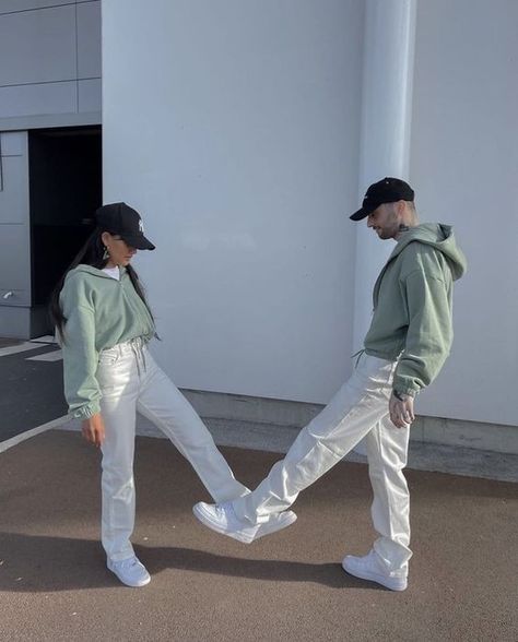 Coupleoutfits Couple Outfits, Outfits Aesthetic Pareja, Couple Fits Aesthetic, Couple Fits Streetwear, Matching Couple Aesthetic, Couple Outfits Streetwear, Matching Couples Outfits, Couple Streetwear, Couple Outfits Matching