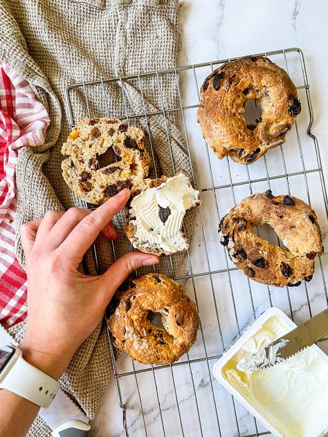 Easy 4 Ingredient Cinnamon Raisin Bagels Breads To Make, Cinnamon Raisin Bagels, Raisin Bagels, Everything Bagels, Cinnamon Raisin Bagel, Meat Rubs, Zucchini Salad, Bagel Recipe, Cinnamon Raisin