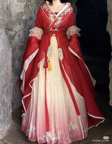 Wonderland Clothes, Gaun Abad Pertengahan, Traditional Asian Dress, Ancient Dress, Oc Outfits, Chinese Traditional Dress, Hanfu Dress, Chinese Hanfu, Chinese Clothing