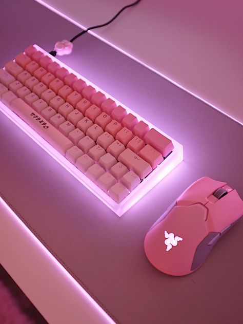 Pink Pc, Work It Girl, Gaming Pc Build, Dream Desk, Computer Set, Games For Fun, Streaming Setup, Gamer Room Decor, Pc Gaming Setup