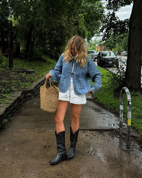 ASHLEY CASSIDY | midwest summer rain + vintage shopping | Instagram Frye Boots Outfit, Rain Boots Outfit, Rainboots Outfit, Midwest Summer, Thrift Fits, Rain Boot Outfit, Fashion 2025, Festival Fits, Nashville Outfits