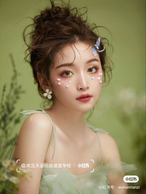 Makeup Tone Cam, Makeup Ulzzang, Tone Makeup, Makeup Bride, Chinese Hair, Chinese Hairstyle, Beauty Photos, Reference Images, Korean Makeup