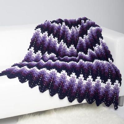 Perfectly Purple Ripple Throw - This stunning crochet afghan pattern would look lovely draped over your couch. It's the perfect blanket for winter. Chevron Blankets, Knitting Afghans, Motifs Afghans, Crochet Ripple Blanket, Ripple Afghan, Purple Throw, Ripple Stitch, Afghans Crochet, Crochet Afghan Patterns Free