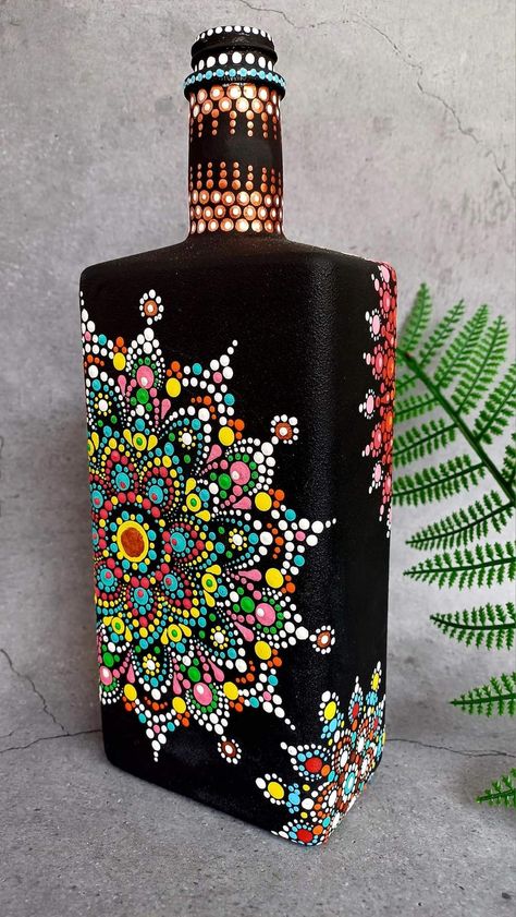 Bottle Art Mandala, Mandala On Bottle, Mandala Art On Bottle, Detergent Bottle Crafts, Painted Glass Bottles, Acrylic Painting Diy, Glass Painting Designs, Beautiful Art Paintings, Diy Glass Bottle Crafts