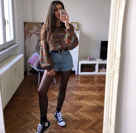 Dress And Sneakers Outfit, Sneaker Outfits Women, Looks Jeans, Artsy Outfit, Tights Outfit, Sneakers Outfit, Shorts With Tights, Denim Outfit, Looks Vintage