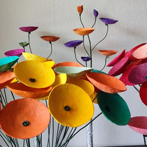 Paper Mache Wedding, Papier Mache Flowers, Papier Mache Art Ideas, Paper Mache Mushroom, Paper Clay Sculpture, Paper Mache Flowers, Paper Mache Projects, Paper Mache Clay, Garden Art Ideas