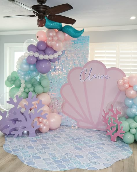 Oneder The Sea! #mermaid #mermaidtheme #mermaidthemeparty #mermaidthemebirthday #mermaidballoons #mermaidballoongarland #mermaidthemebackdrop #mermaidthemeballoongarland #mermaidthemeballoons 1st Birthday Mermaid Theme Decoration, Coral Reef Balloons, Mermaid Birthday Party Balloon Arch, Five Year Old Mermaid Party, Turning Three Under The Sea, Mermaid First Birthday Party Decoration, Mermaid Themed Baby Shower Ideas, Baby Little Mermaid Birthday Party, 4 Year Birthday Party Ideas Girl Mermaid