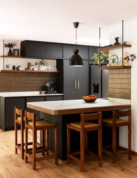 Mid Century Mudroom, Dining Area Interior Design, Dining Area Interior, Scandi Luxe, Black Window Trim, Interior Design Ideas Kitchen, Futuristic Kitchen, Mexico Kitchen, Mid Century Cabin