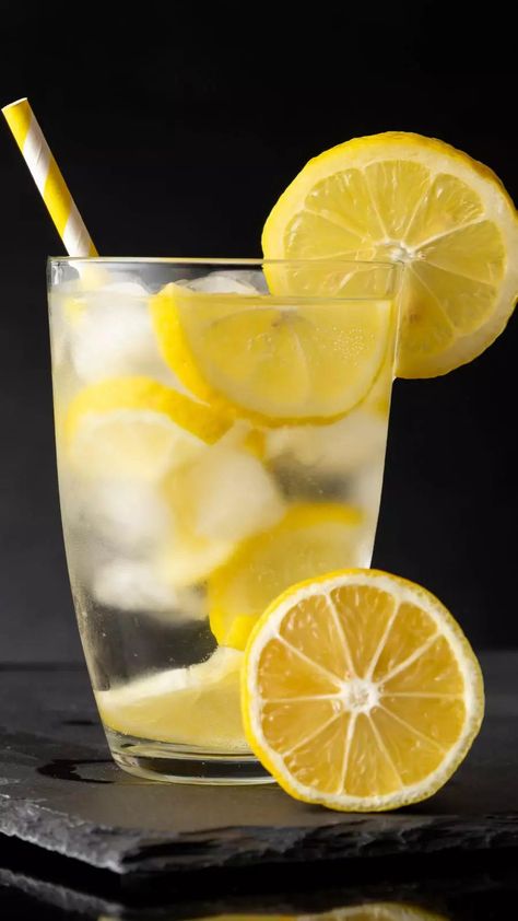 Benefits Of Hot Lemon Water, Lemon Water Challenge, Lemon Drinks, Turkey Dressing, Hot Lemon Water, Ginger Drink, Water Challenge, Lemon Diet, Lemon Detox