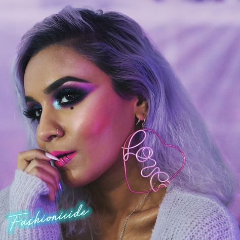 Synthwave 80s Retro Makeup Look 3 Retro Makeup Looks, Synthwave Fashion, Makeup Themes, Jet Set Radio, Retro Makeup, Concert Fashion, About Makeup, Rainbow Fashion, Crazy Makeup