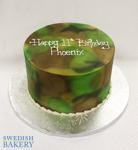 Camo Airbrush | Swedish Bakery Camouflage Cake Buttercream, Camo Birthday Cake, Cake Decorating Airbrush, Camo Birthday Cakes, Army Birthday Cakes, Camo Cakes, Cinderella Cake Topper, Camo Cake, Cake Design Tutorial