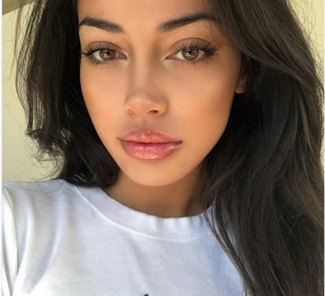 Cindy Kimberly Naturally Bigger Lips, Lip Surgery, Big Eyes Makeup, Light Makeup Looks, Model Selfie, Perfect Nose, Ethereal Makeup, Makeup Guide, Cindy Kimberly