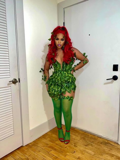 Poison Ivy Halloween Costume, Poison Ivy Costume, Halloween Costumes Plus Size, King B, Ivy Costume, Poison Ivy Costumes, Hot Halloween Outfits, Plus Size Halloween Costume, Clever Halloween Costumes