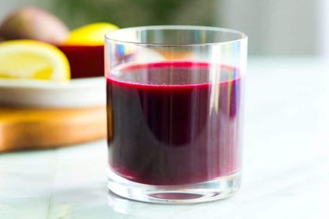 Naturally Sweet Lemon Ginger Power Beet Juice Recipe Beet Juice Recipe, Health Notes, Different Fruits And Vegetables, Apple Cider Vinegar Detox, Veggie Juice, Lemon Diet, Lemon Detox, Detox Juice Recipes, Natural Detox Drinks