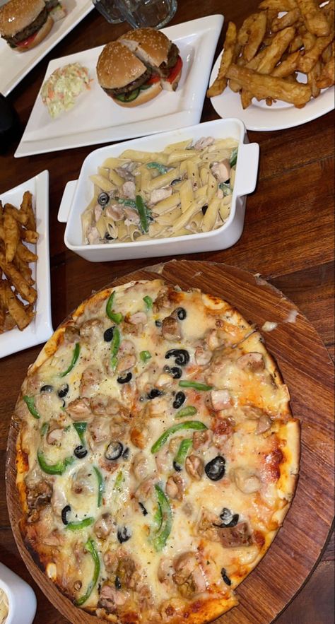 Kababjees Restaurant Snaps, Piza Snaps, Pakistani Restaurant Snaps, Resturent Pic Food, Aesthetic Fast Food Pictures, Dinner Pictures Instagram Food, Pizza Streaks Snapchat, Dinner Restaurant Snapchat, Food Snapchat Story Restaurant